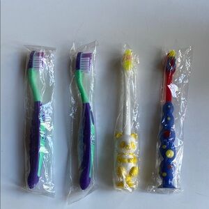 NEW LOT of 4 Colorful Kids Toothbrush Set
